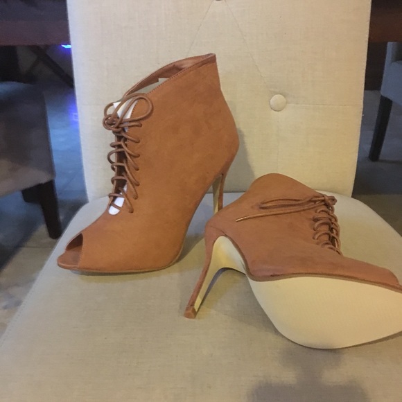 ATUMN 2018 Tan suede laced peep toe ankle boots - Picture 4 of 4